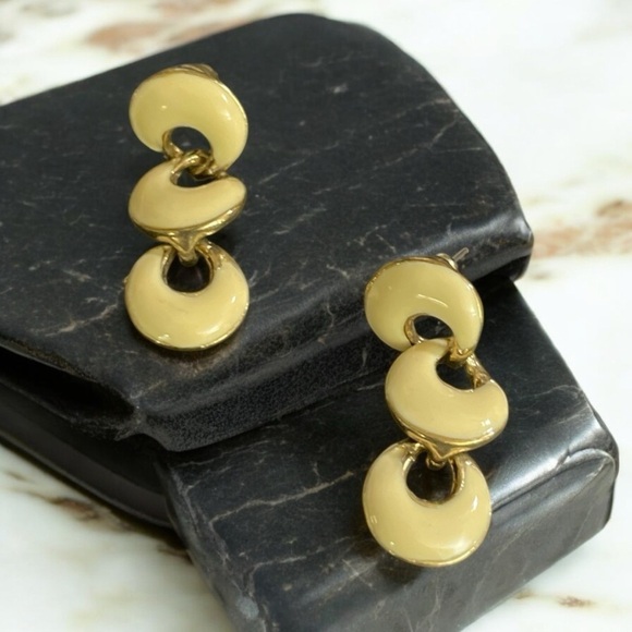 Gold Tone Cream Enamel
Chain Link Earrings - Picture 1 of 7